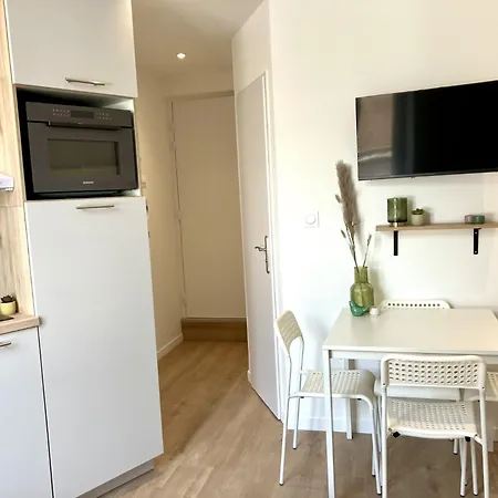 Studio N2 4 Pers A 300m Du Metro B, 25mn Eurexpo *