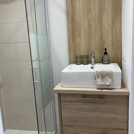 Studio N2 4 Pers A 300m Du Metro B, 25mn Eurexpo Appartement *